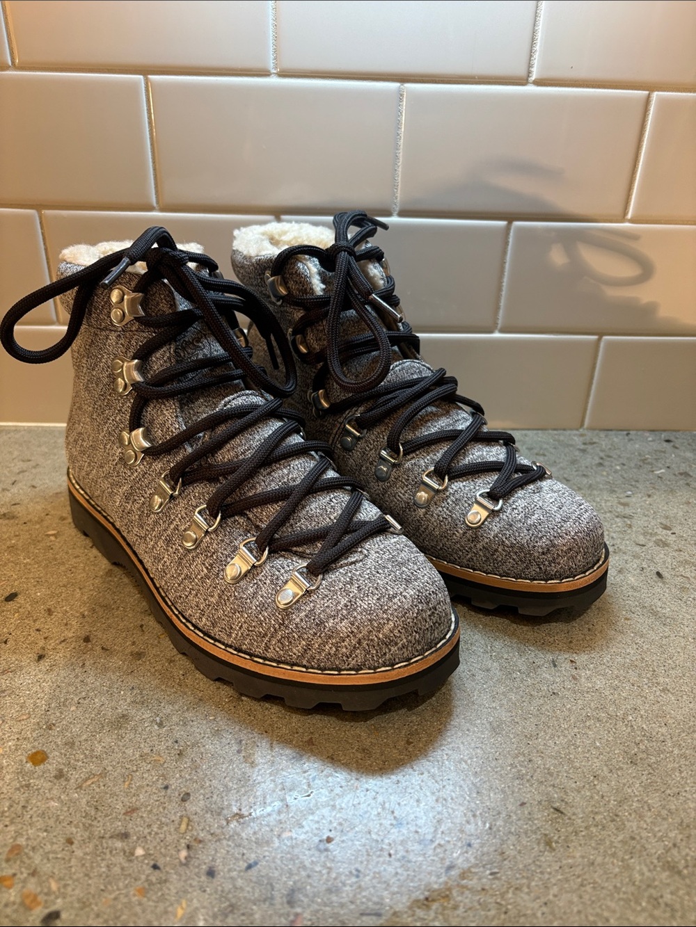 Roots Grey Sherpa-Lined Lace-Up Hiking Ankle Boots | Size 7.5